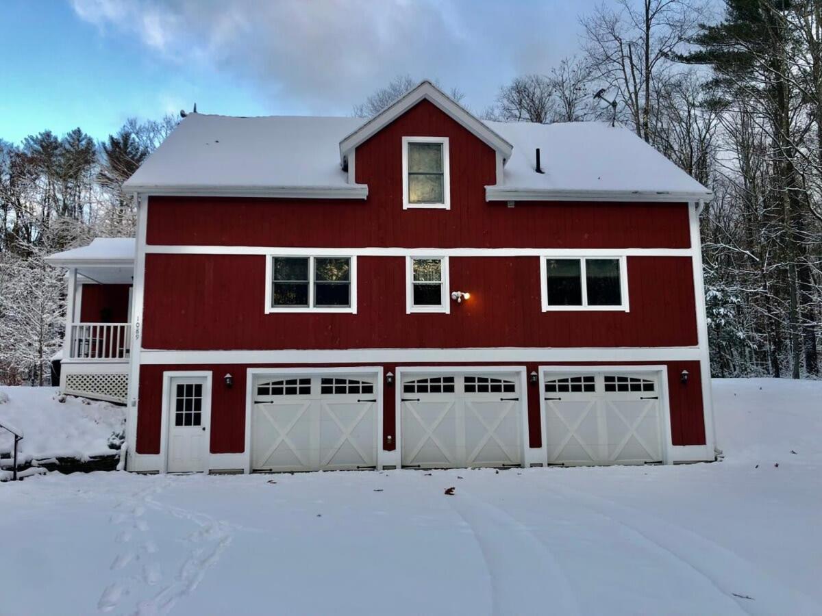 Berkshire Vacation Rentals: Peaceful Post And Beam Loft Sleeps 9 New Marlborough Exterior photo