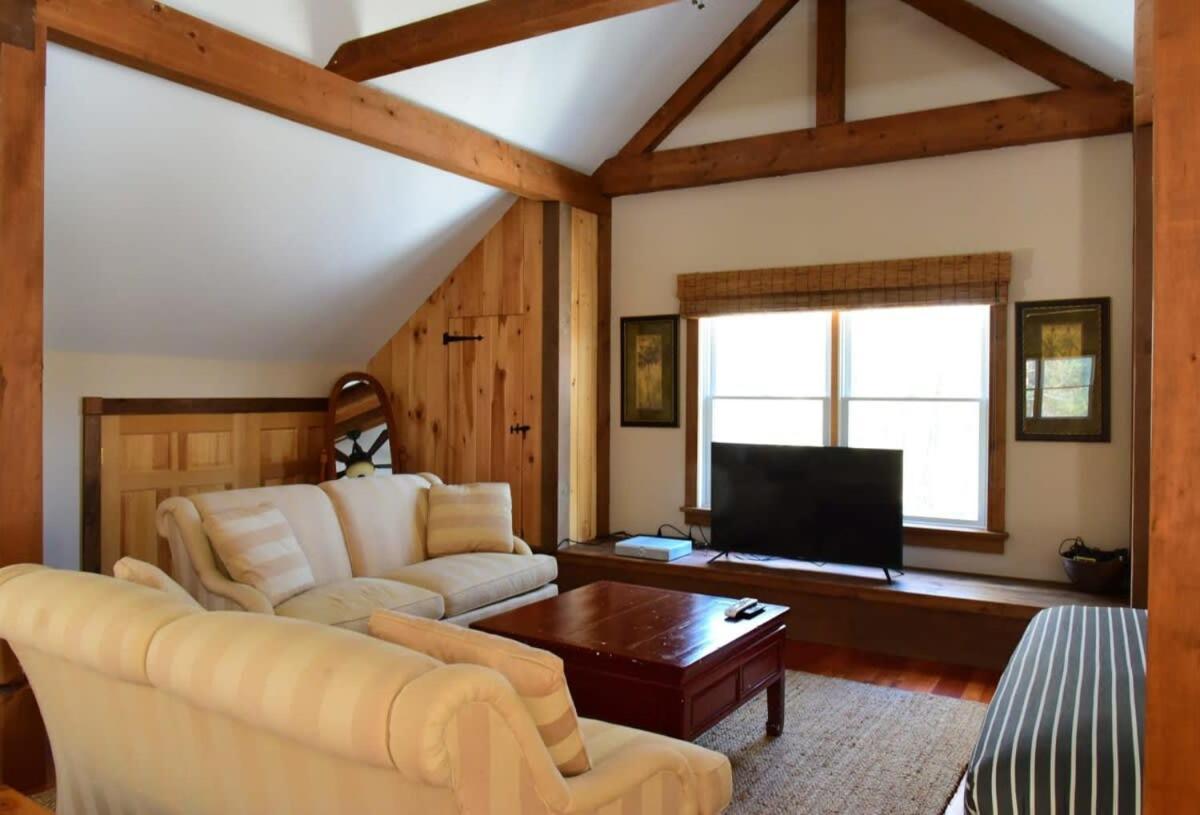 Berkshire Vacation Rentals: Peaceful Post And Beam Loft Sleeps 9 New Marlborough Exterior photo