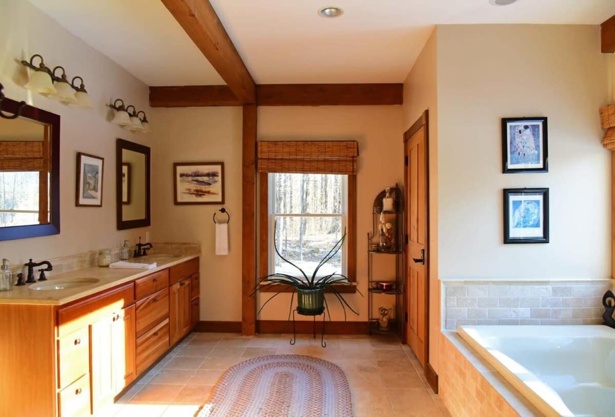 Berkshire Vacation Rentals: Peaceful Post And Beam Loft Sleeps 9 New Marlborough Exterior photo