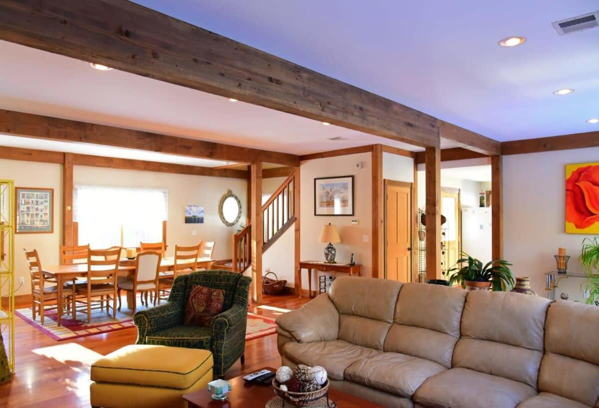 Berkshire Vacation Rentals: Peaceful Post And Beam Loft Sleeps 9 New Marlborough Exterior photo