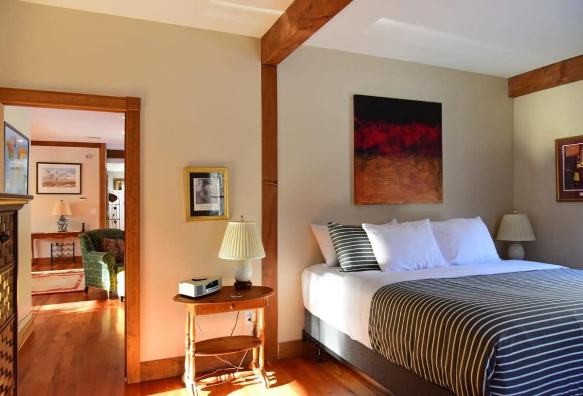 Berkshire Vacation Rentals: Peaceful Post And Beam Loft Sleeps 9 New Marlborough Exterior photo