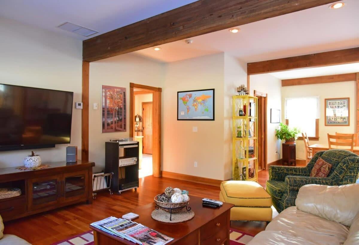 Berkshire Vacation Rentals: Peaceful Post And Beam Loft Sleeps 9 New Marlborough Exterior photo