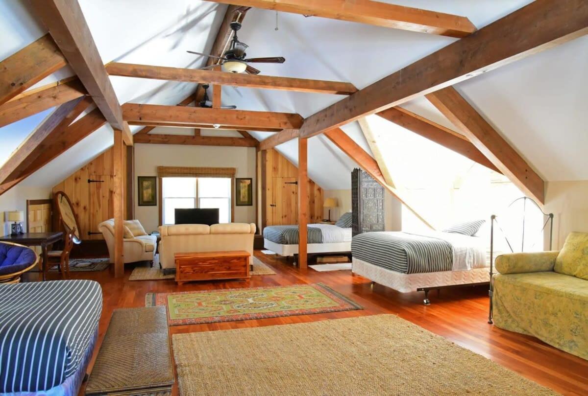 Berkshire Vacation Rentals: Peaceful Post And Beam Loft Sleeps 9 New Marlborough Exterior photo