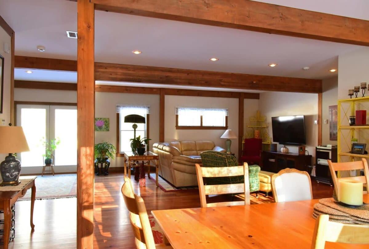 Berkshire Vacation Rentals: Peaceful Post And Beam Loft Sleeps 9 New Marlborough Exterior photo