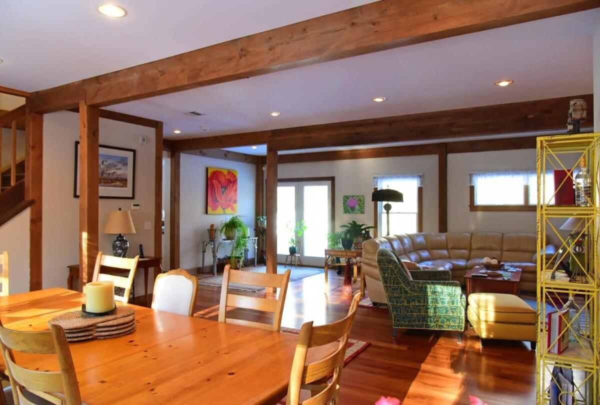 Berkshire Vacation Rentals: Peaceful Post And Beam Loft Sleeps 9 New Marlborough Exterior photo