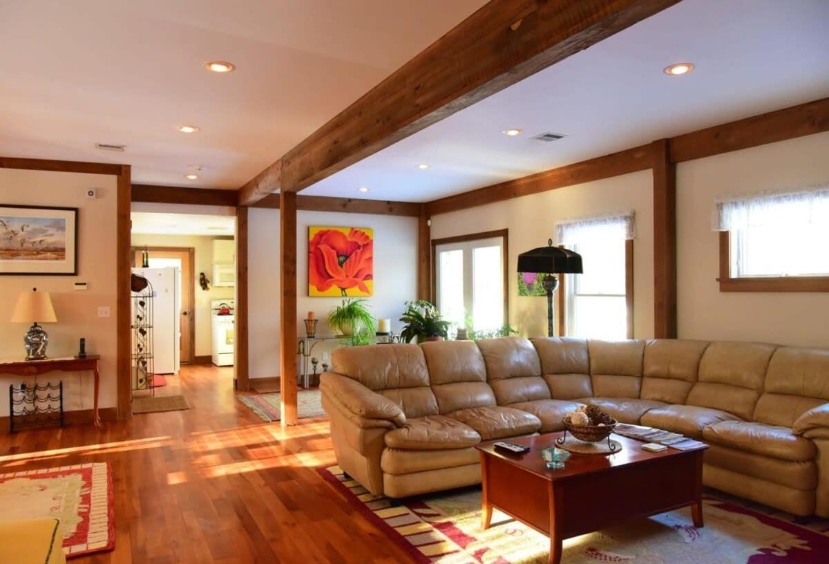 Berkshire Vacation Rentals: Peaceful Post And Beam Loft Sleeps 9 New Marlborough Exterior photo