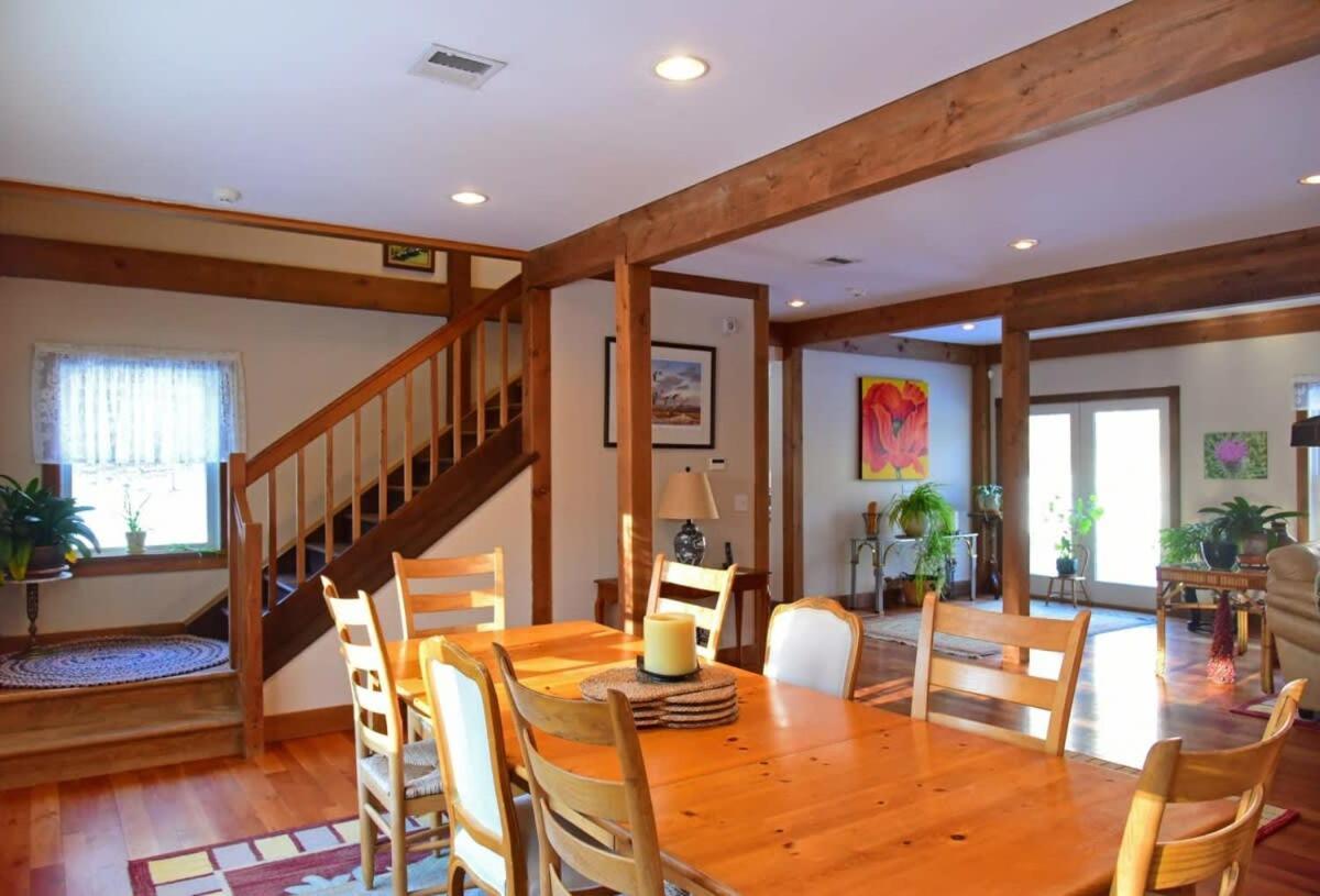 Berkshire Vacation Rentals: Peaceful Post And Beam Loft Sleeps 9 New Marlborough Exterior photo