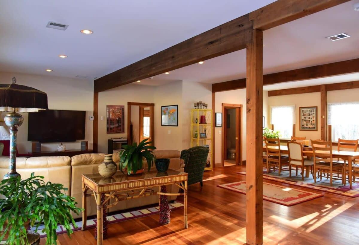 Berkshire Vacation Rentals: Peaceful Post And Beam Loft Sleeps 9 New Marlborough Exterior photo