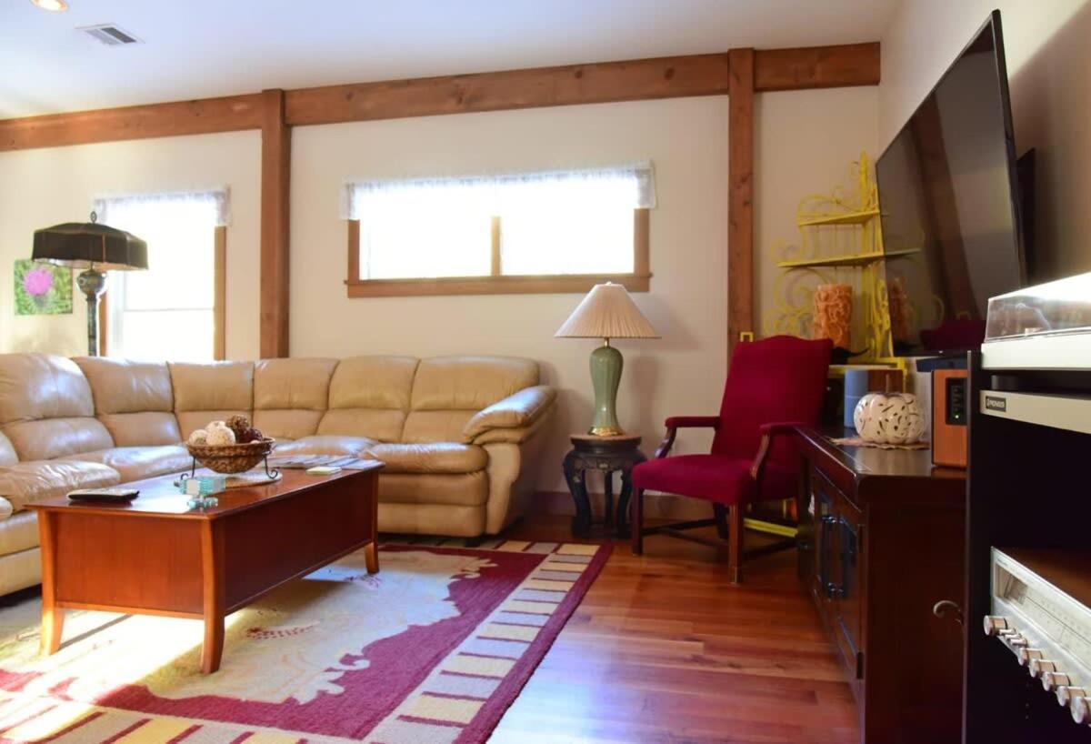 Berkshire Vacation Rentals: Peaceful Post And Beam Loft Sleeps 9 New Marlborough Exterior photo