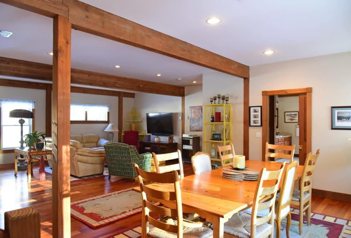 Berkshire Vacation Rentals: Peaceful Post And Beam Loft Sleeps 9 New Marlborough Exterior photo